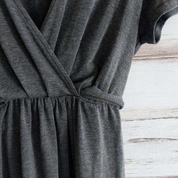 Oh Baby by Motherhood v-neck tee sz small - Picture 2 of 4